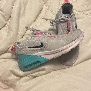 Nike tennis shoes